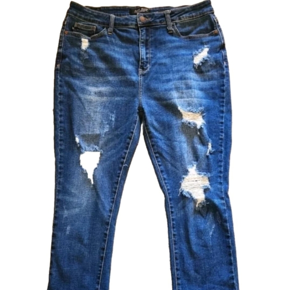 Judy Blue Pants - Judy Blue High-Rise Jean Capris Size 31 Med wash denim with factory distressing